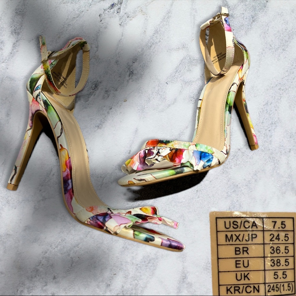 NWOT Spring /floral heels🌸